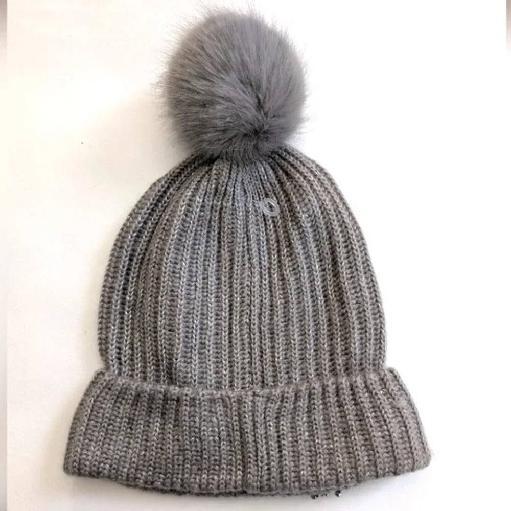 NWOT Victoria's Secret Snowflake Sparkle Pom Pom Hat Beanie in Gray‎